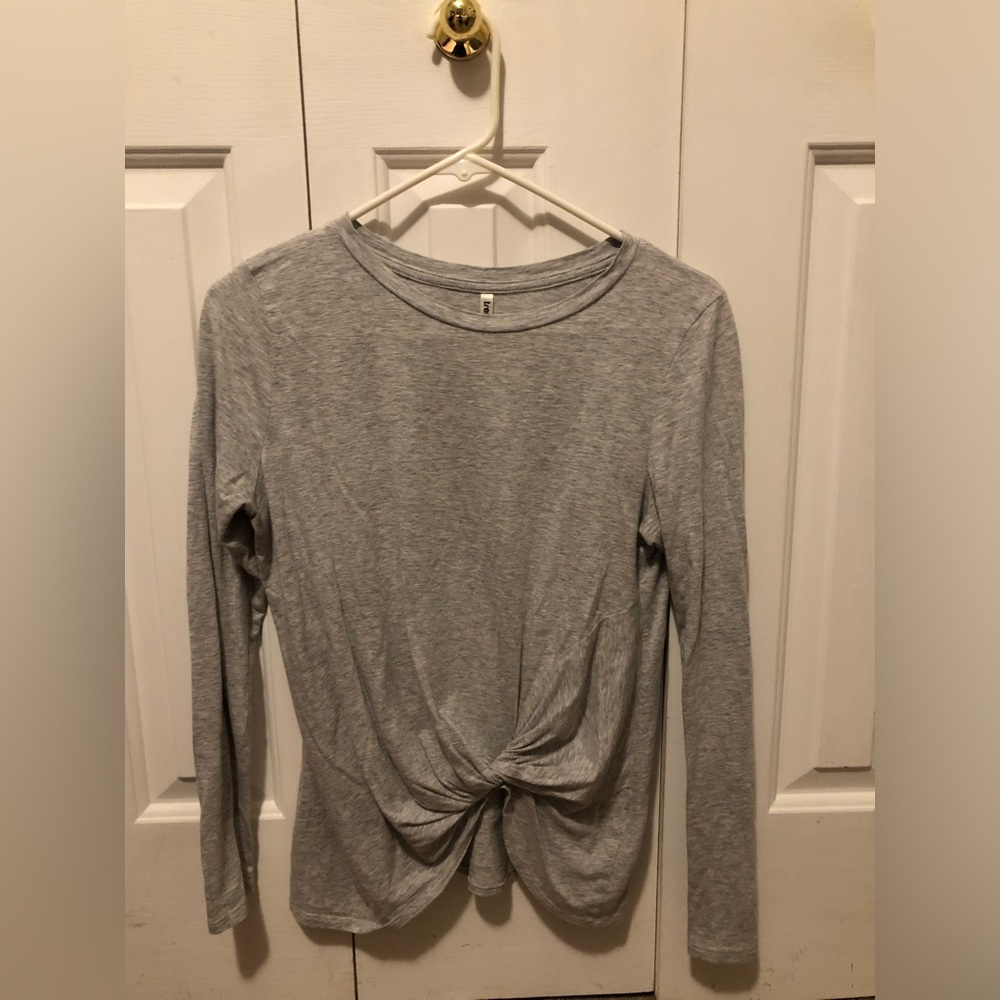 Tresics Gray Knotted Front tee shirt. Size medium